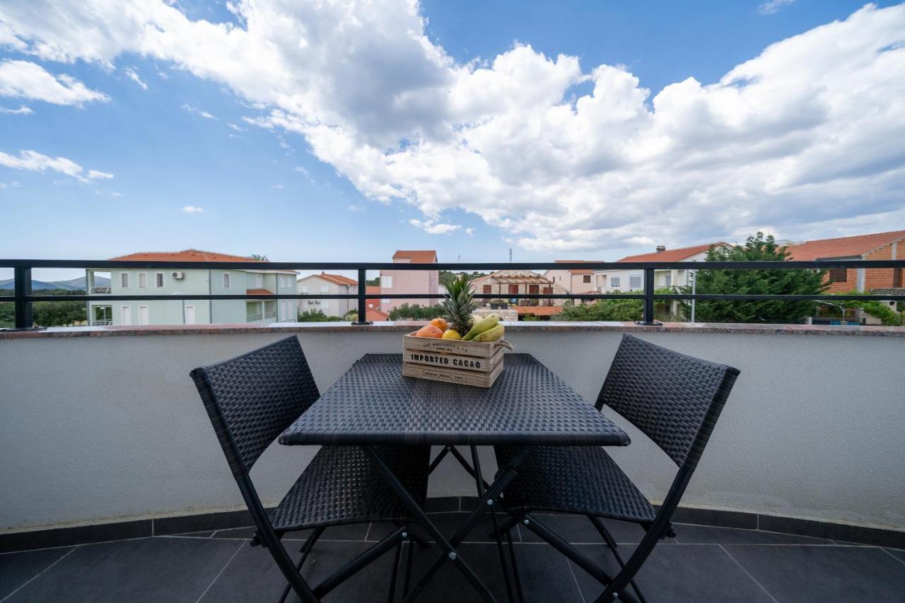 Holiday Apartments Amarilis Pakoštane Dış mekan fotoğraf